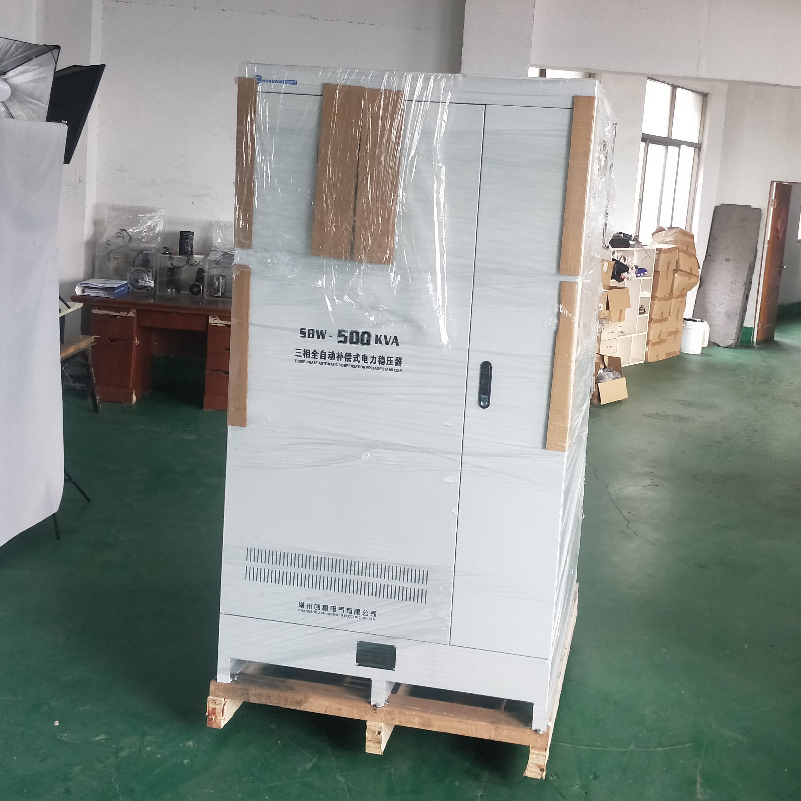 三相高精度全自動穩(wěn)壓器價(jià)格