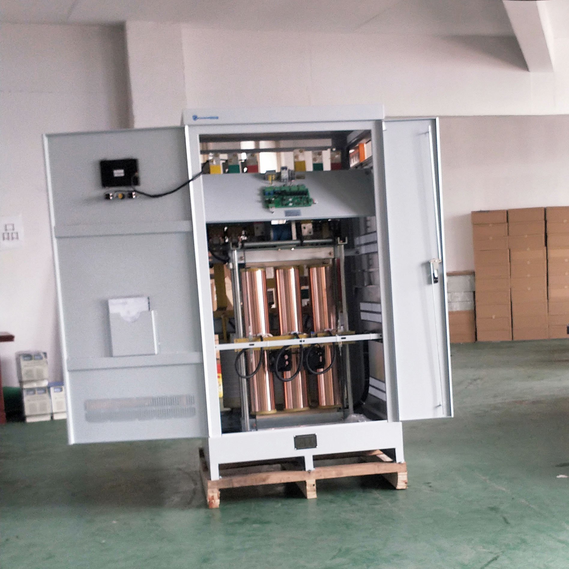 三相交流補償穩壓器